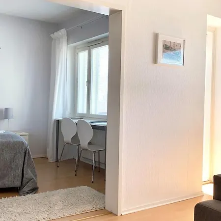Spacious With Free Parking Apartment